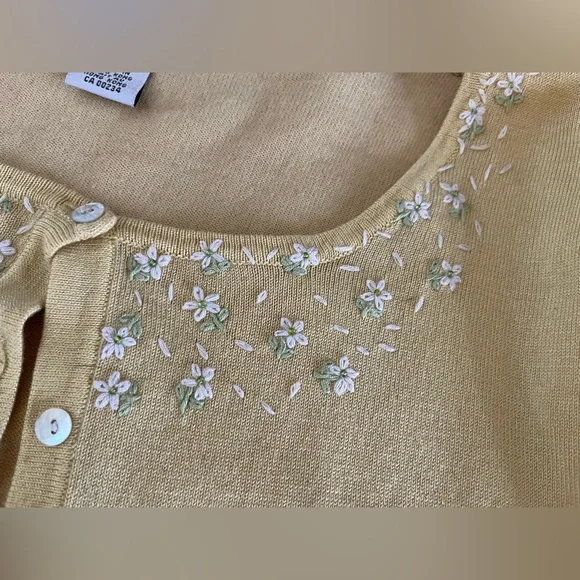 Cottagecore sweater 🌼 - Picture 2 of 4